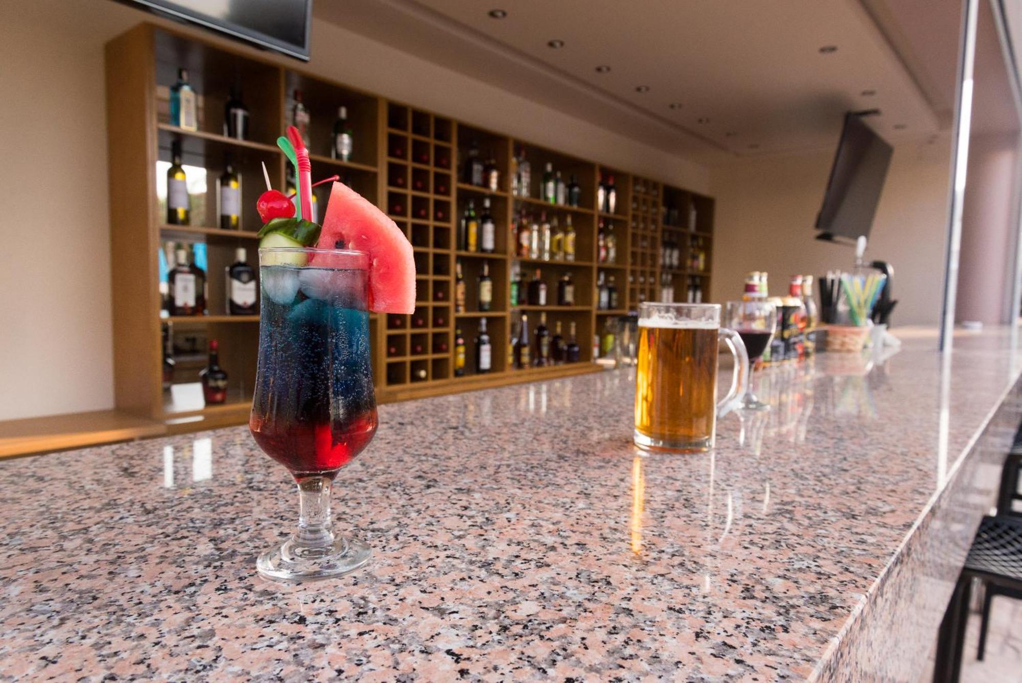 Amaryllis Front Beach Hotel 拉多斯 外观 照片
