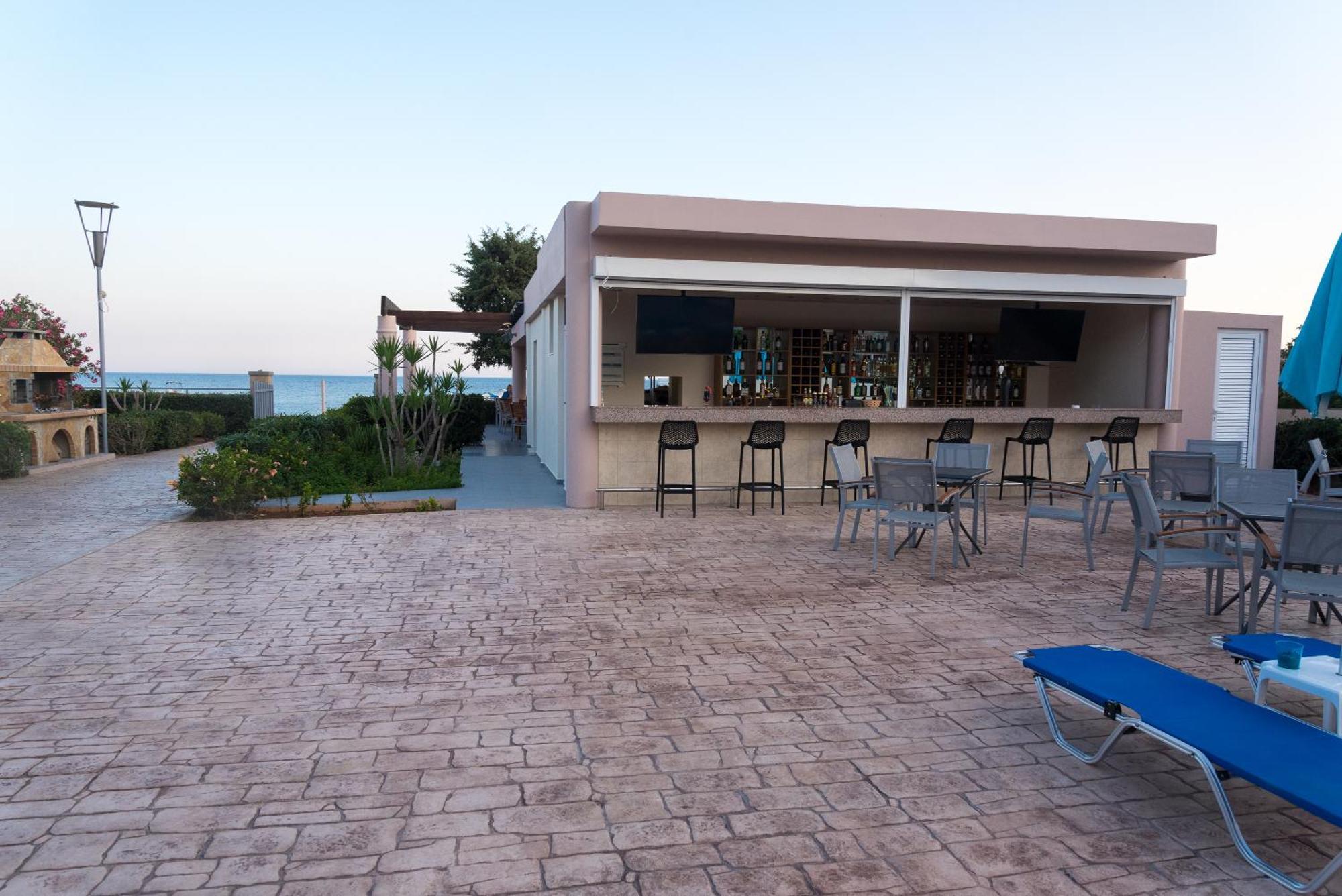 Amaryllis Front Beach Hotel 拉多斯 外观 照片