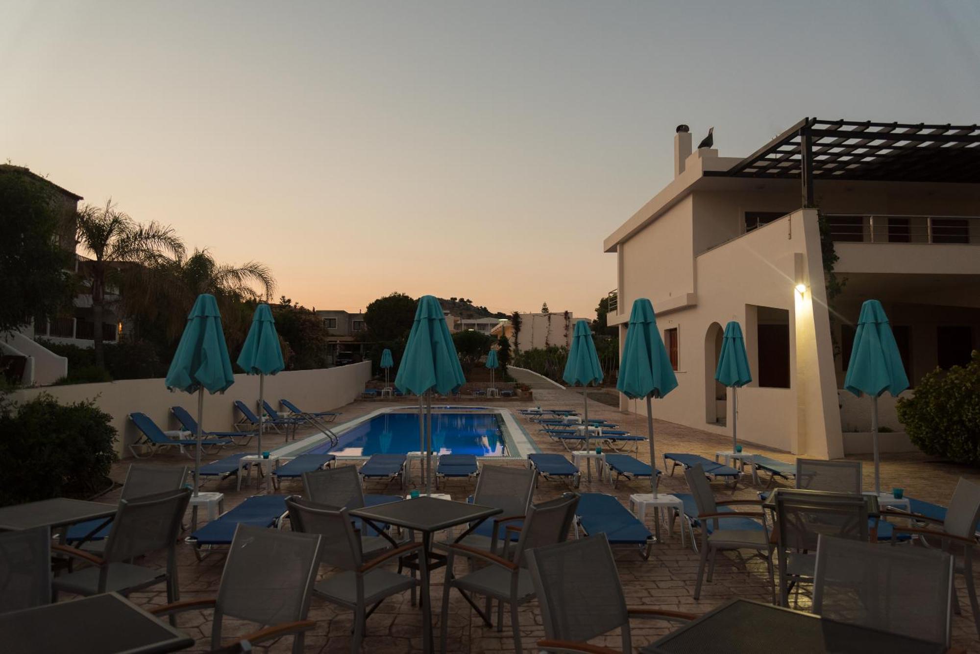 Amaryllis Front Beach Hotel 拉多斯 外观 照片