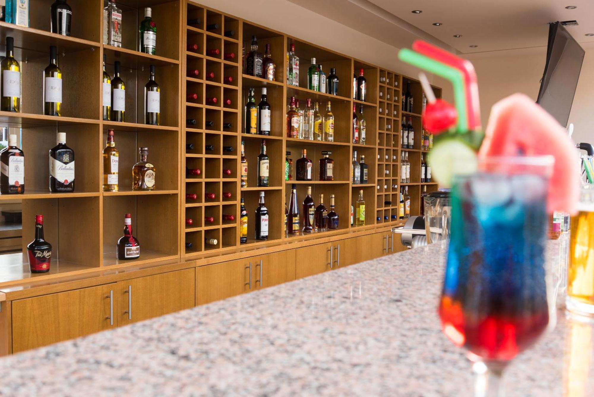 Amaryllis Front Beach Hotel 拉多斯 外观 照片