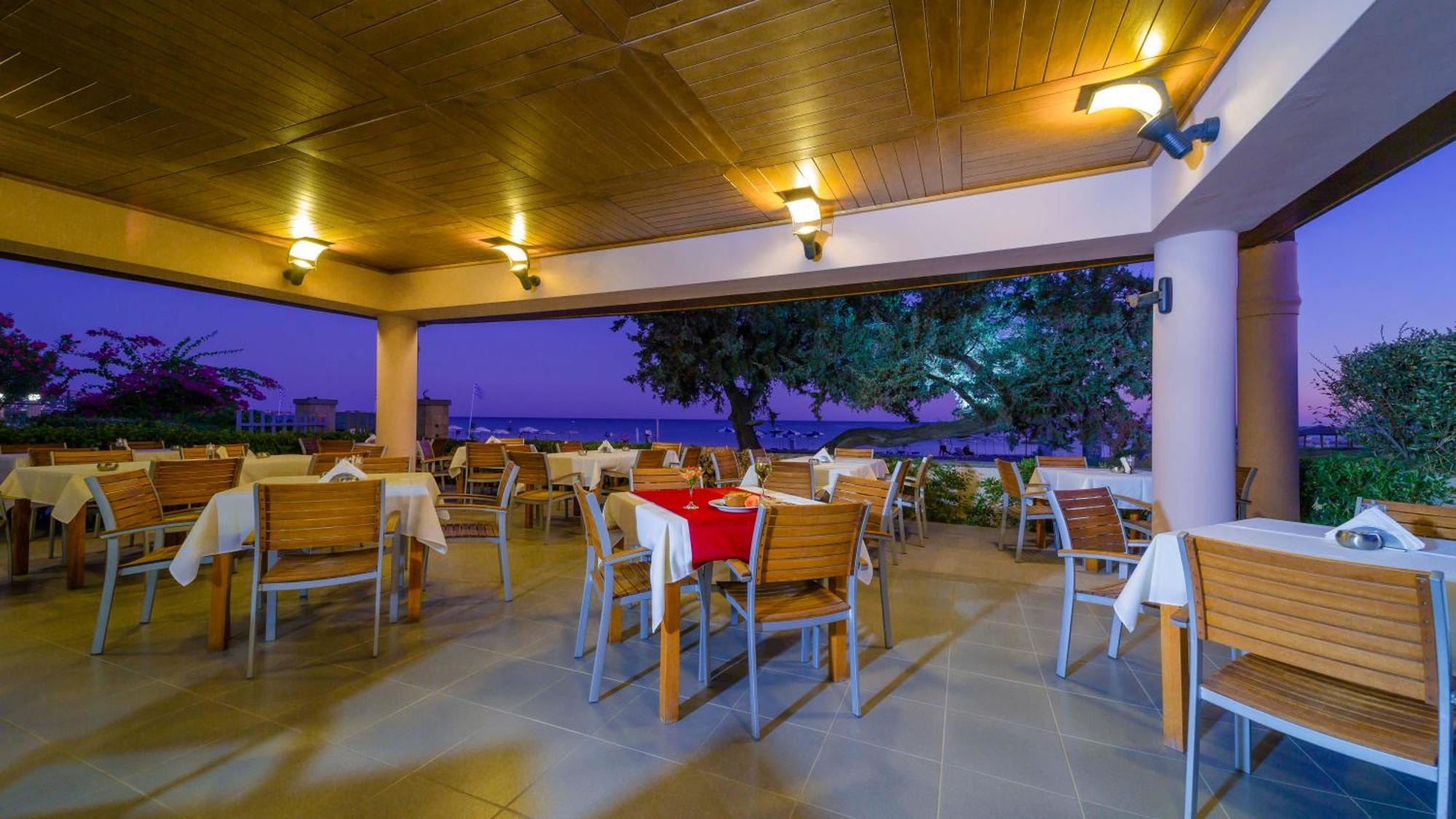 Amaryllis Front Beach Hotel 拉多斯 外观 照片