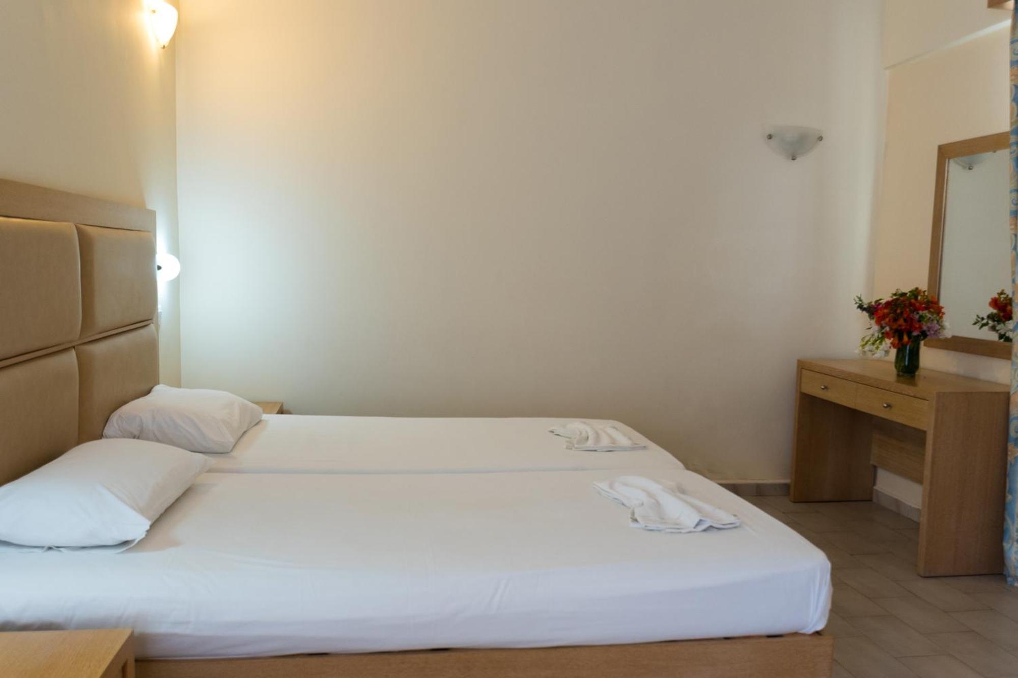 Amaryllis Front Beach Hotel 拉多斯 外观 照片